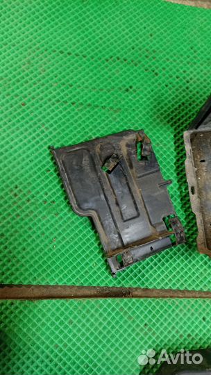 Короб АКБ ford kuga 1