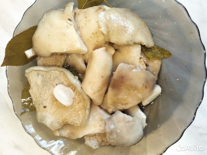 Грибы грузди соленые бочковые