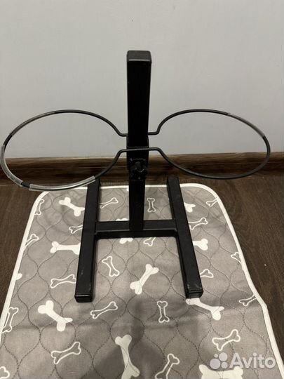 Подставка под миски для собак из металла