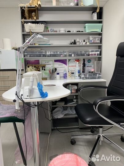 Маникюрный стол