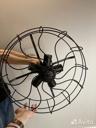 Черная потолочная люстра в стиле лофт