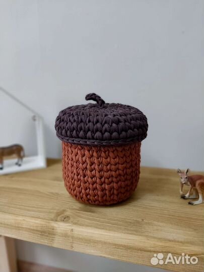 Вязаная корзина жёлудь под заказ
