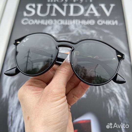 Солнцезащитные очки Ray-Ban