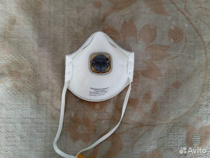 Полумаска фильтрующая с клапаном 