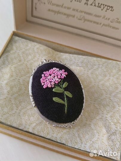 Брошь ручной работы шелковая лента бархат