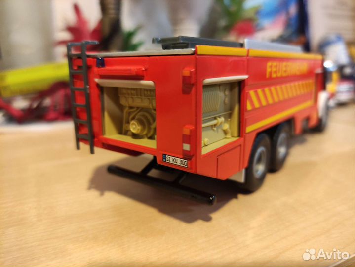 Модель Mercedes Benz Zetros siku пожарный