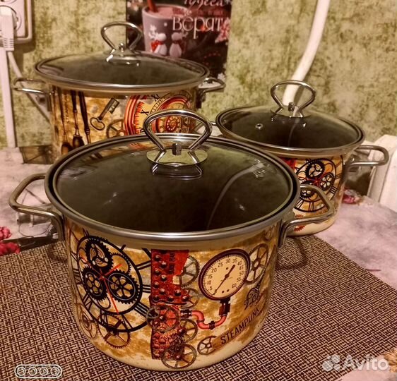 Набор эмалированных кастрюль новый