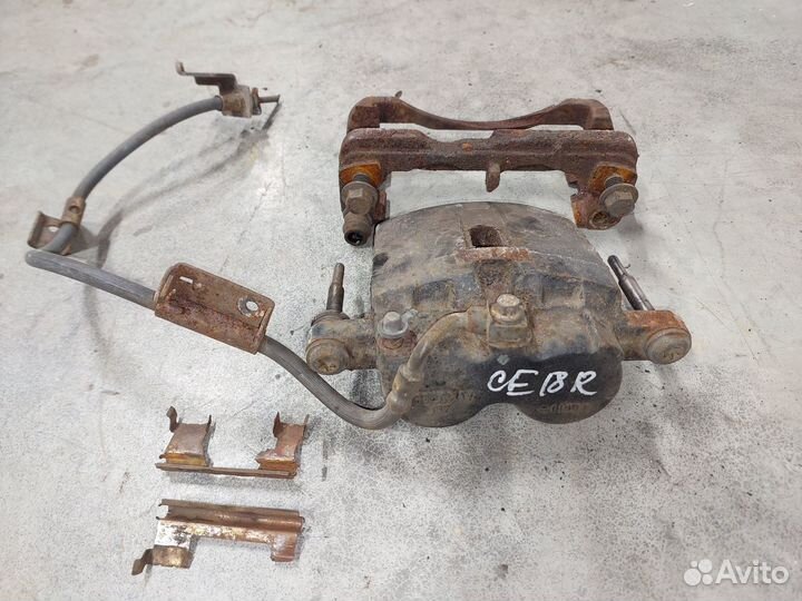 Суппорт передний правый Cadillac Escalade GMT800