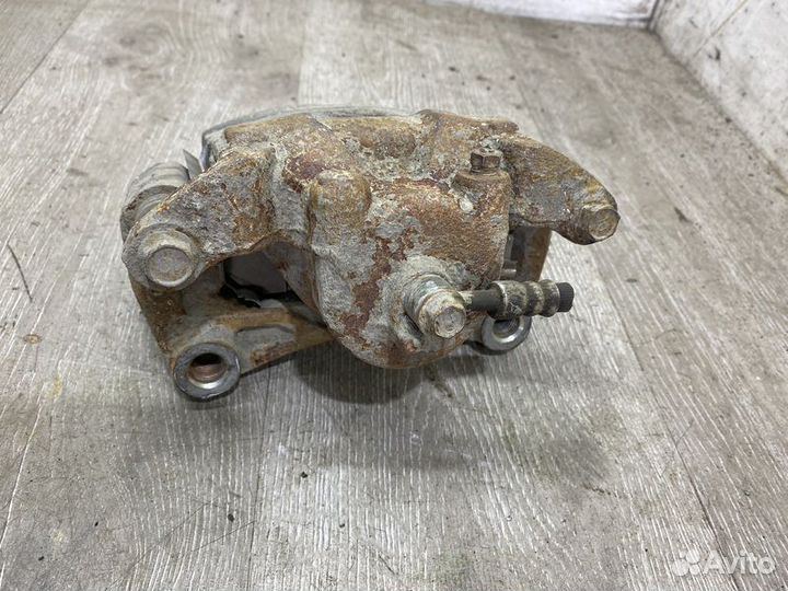 Суппорт тормозной передний правый Nissan Teana