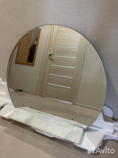 Зеркало с полкой