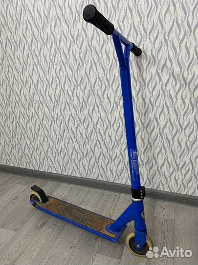 Трюковой самокат razor