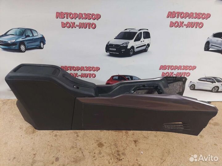 Центральная консоль Peugeot 2008 2014г