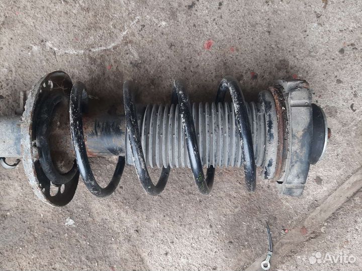 Пружина передняя Volkswagen Polo 2001 2009 год