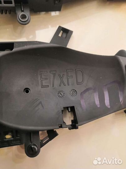 Кронштейн ручки двери бмв е70 е71 е72