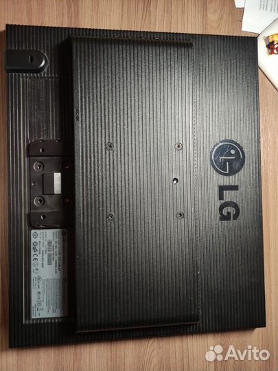 Монитор LG Flatron 17