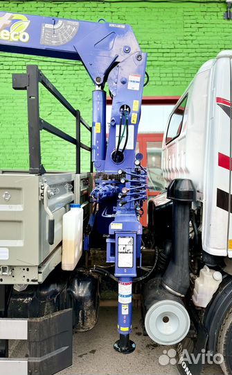 Isuzu NQR75 с КМУ, 2010