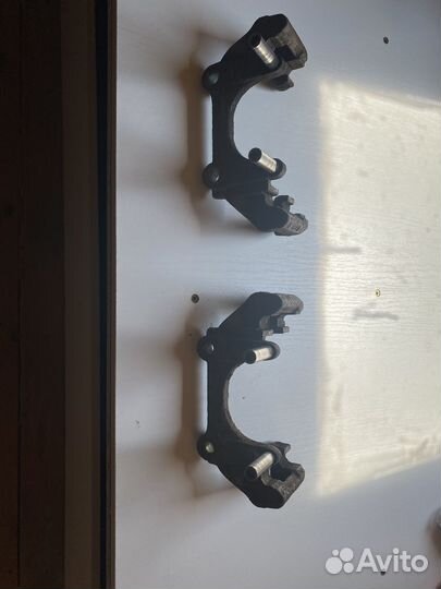 Скоба суппорта ауди тт