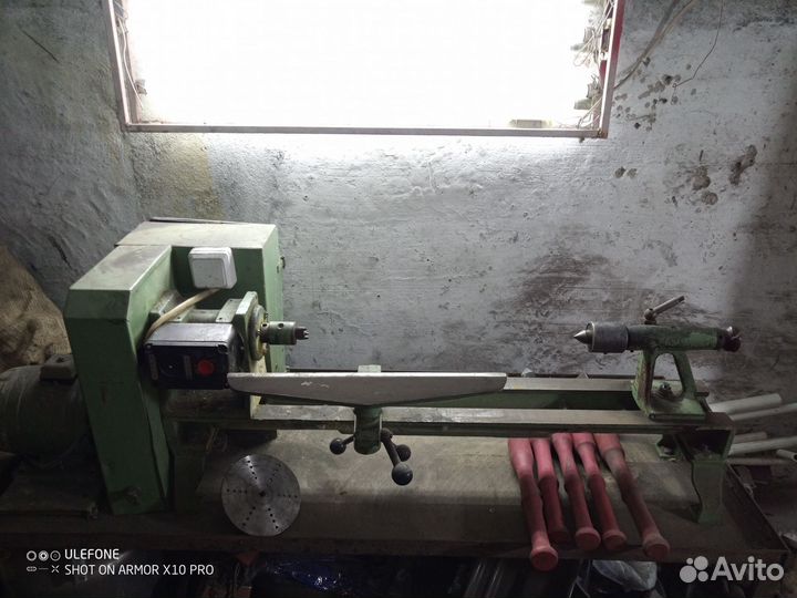 Токарный станок по дереву с резцами