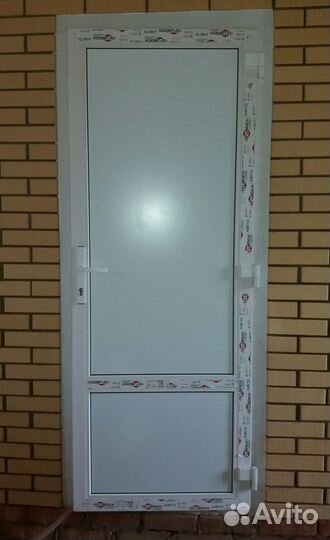 Дверь пластиковая входная