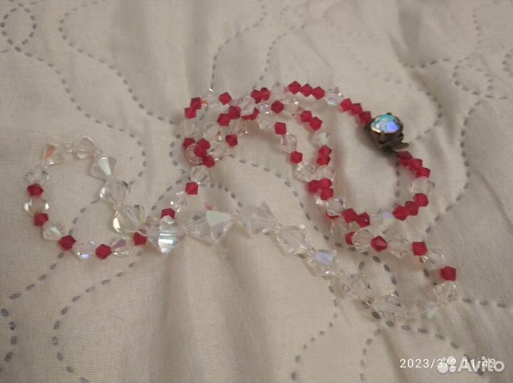 Брошки бусы