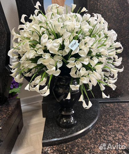 Цветы искусственные на кладбище