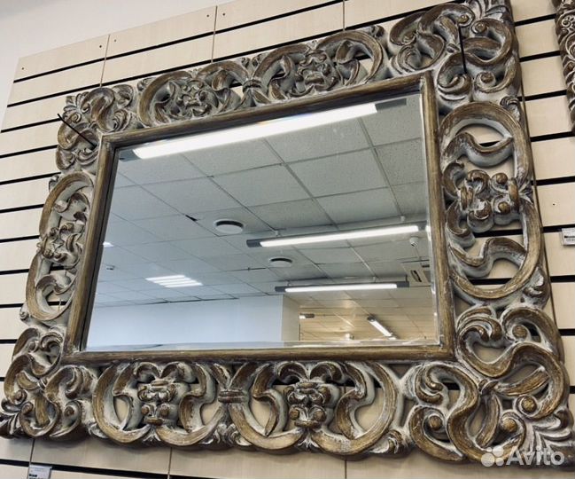 Зеркало в шикарной раме