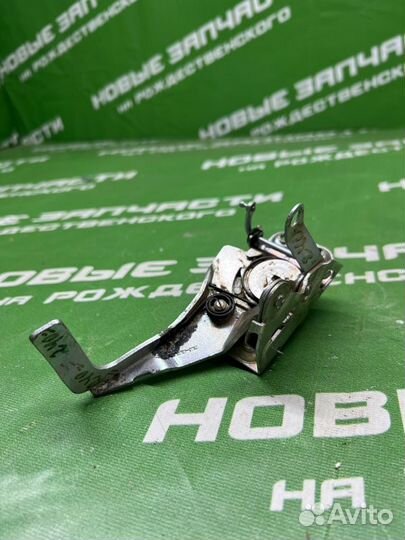 Передний левый замок двери Лада 2106