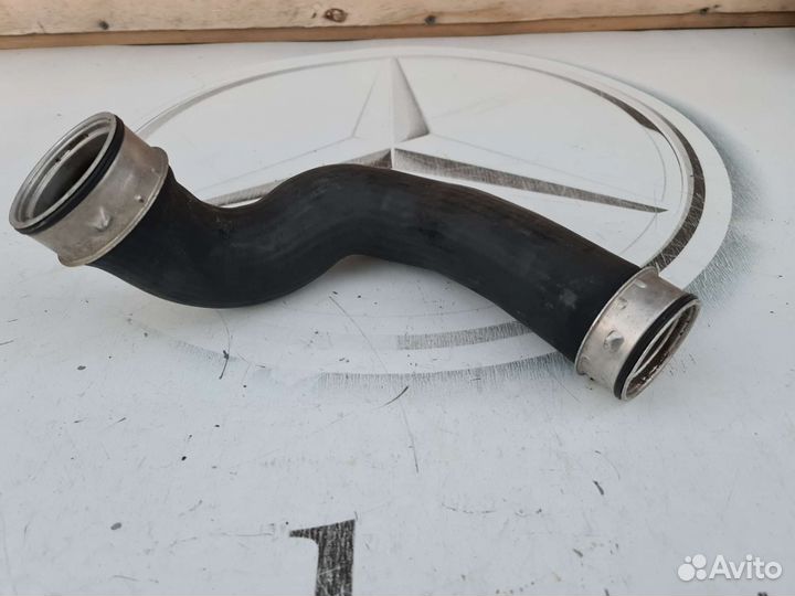 Патрубок интеркуллера левый Mercedes W211 M271