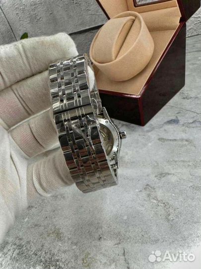 Механические наручные часы Omega