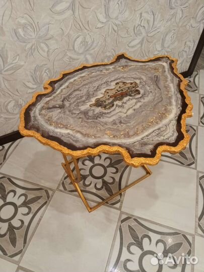 Кофейный столик, часы и панно