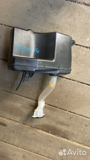 Бачок омывателя Toyota Mark II X90