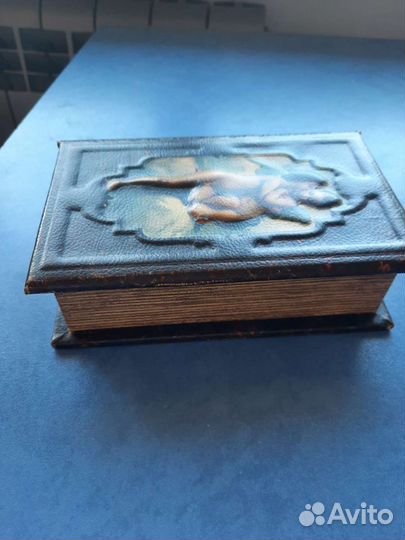 Деревянная шкатулка