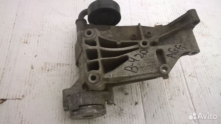 Кронштейн навесного оборудования на VW Пассат В-4