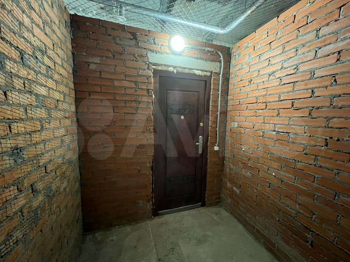 Машиноместо, > 30 м²