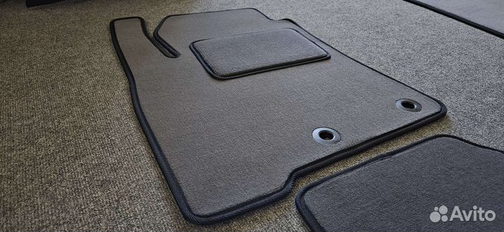 Автоковрики для Toyota Land Cruiser 200, серые