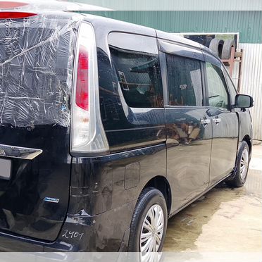 Nissan Serena 2.0 CVT, 2013, битый, 195 000 км