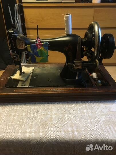 Машинка швейная немецкая (более 100 лет ей)