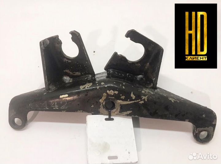 Кронштейн тросов кпп Isuzu NQR/NPR MYY5ST MZZ6U