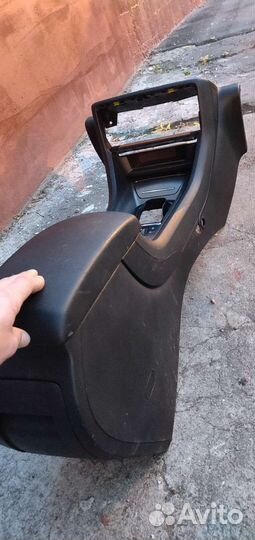 Центральный тоннель (консоль, борода) Ситроен С5Х7