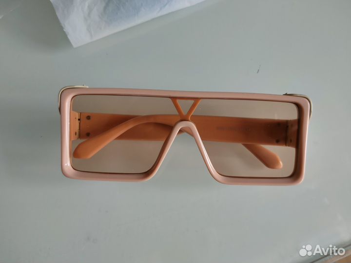 Солнцезащитные очки Louis Vuitton