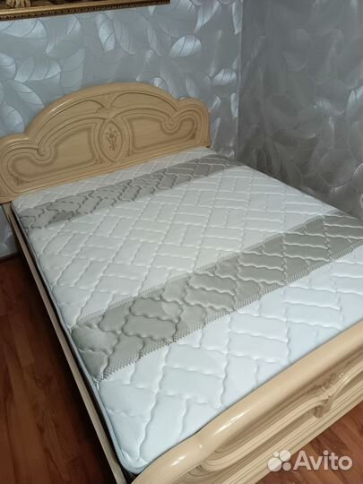 Кровать двухспальная с матрасом 160 200