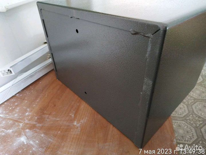 Сейф металлический