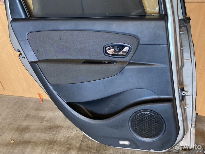 Renault scenic 3 задняя левая дверная карта