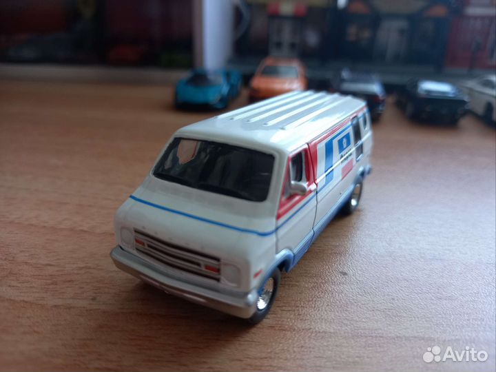 Продаю модель Додж B-100