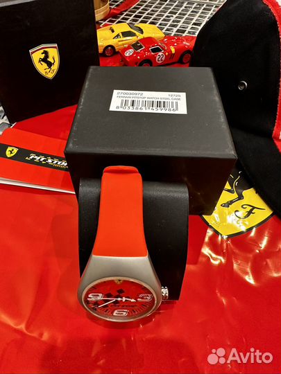 Набор оригинал Ferrari часы и бейсболка