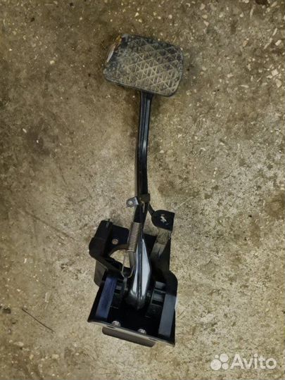 Педаль тормоза Mercedes-Benz S-Klass седан