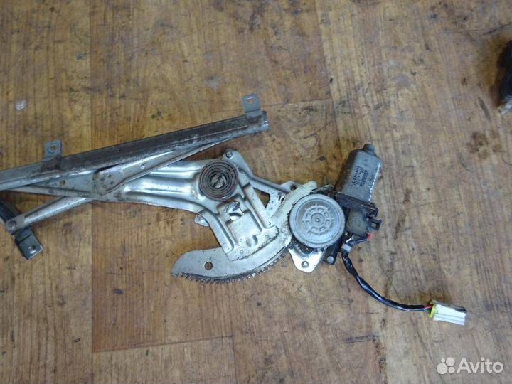 Стеклоподъемник электр. задний правый Mitsubishi