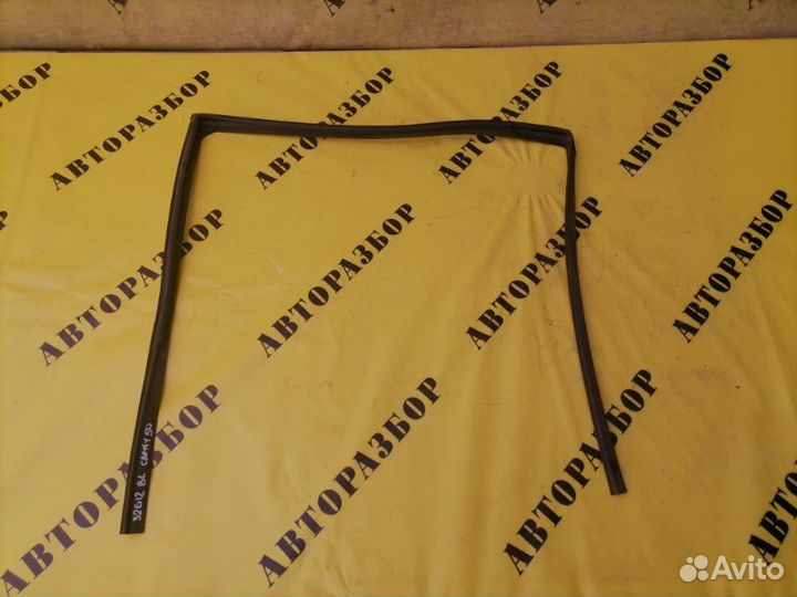 Уплотнитель резиновый Toyota Camry 50 2011-2017