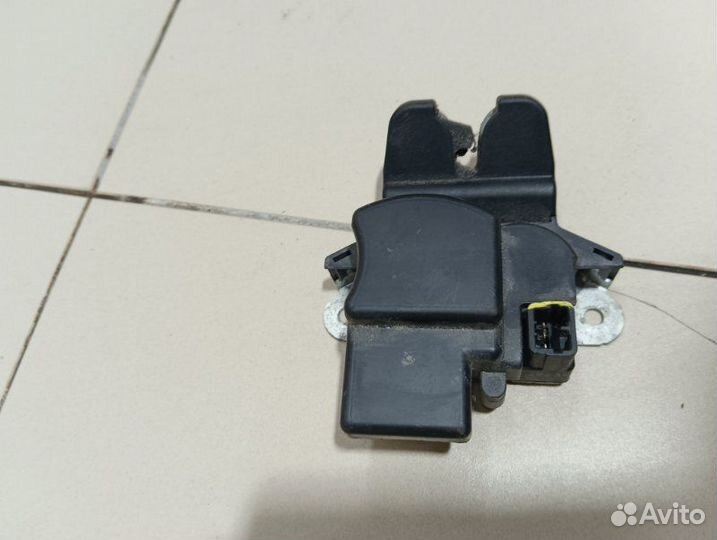 Замок багажника Kia Rio 3