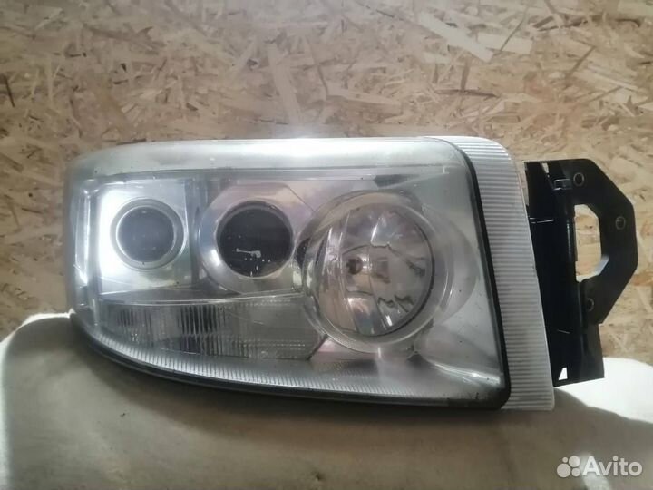 Фара Renault Premium